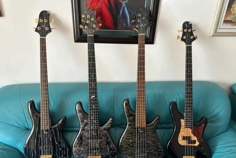 Collection de guitares basses électriques
