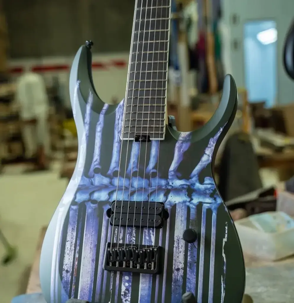 Guitare électrique pour le métal au graphisme agressif