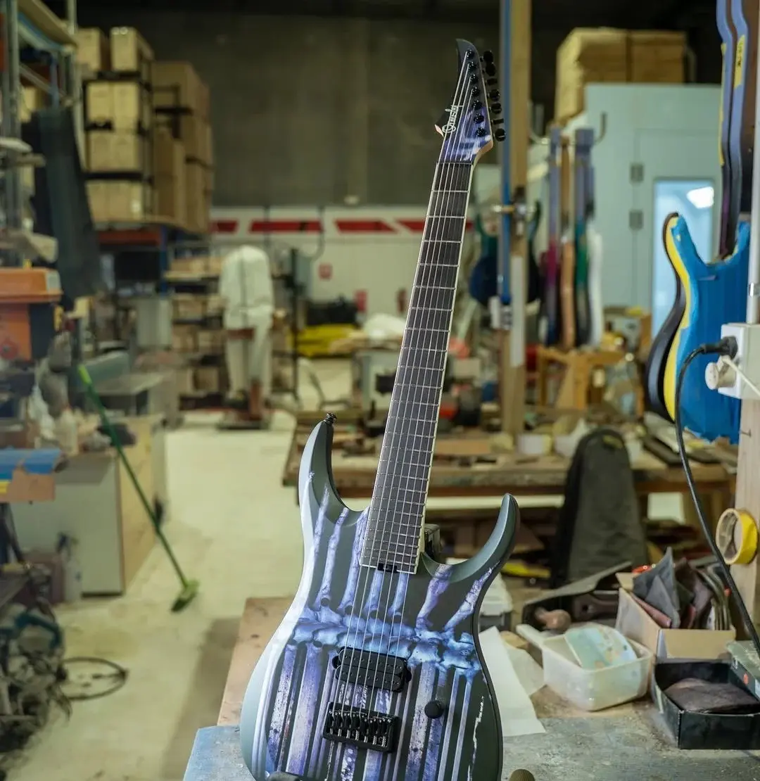 Guitare électrique 7 cordes pour le métal
