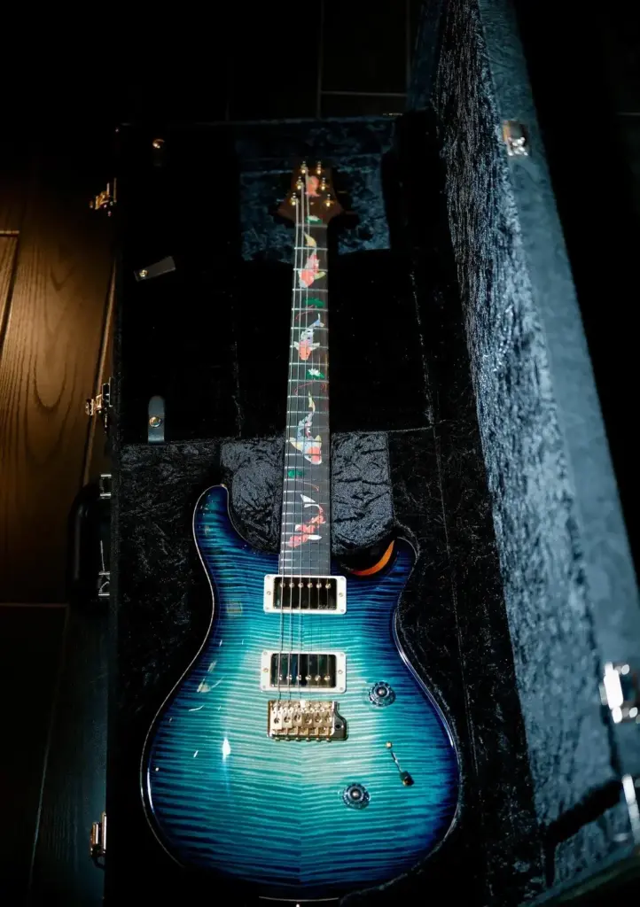 Guitare PRS table flammée bleue, finition haut de gamme