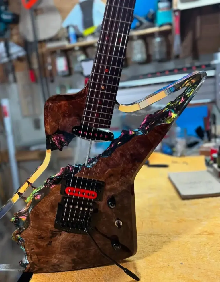 Guitare électrique custom à table en résine