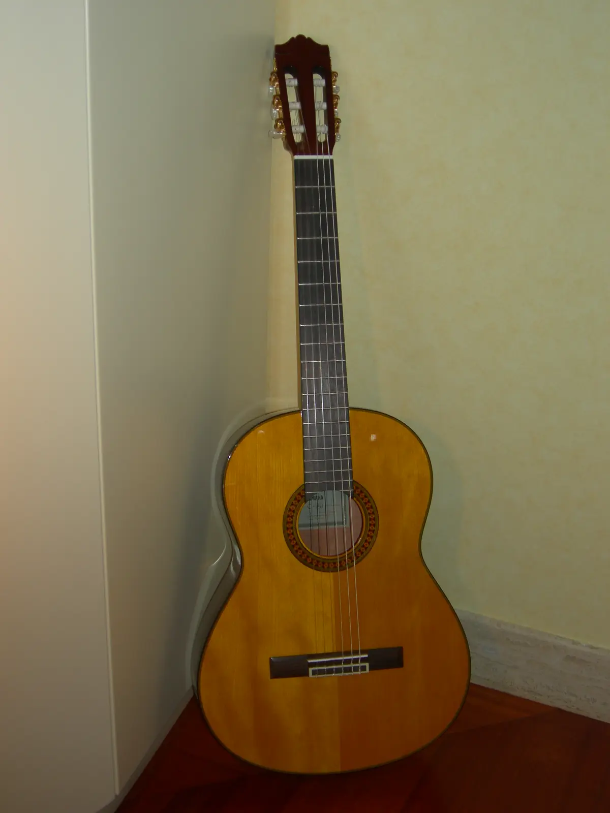 Guitare classique Yamaha série C à table naturelle